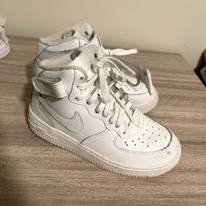 Nike Force 1 Mid LE
Little Kids' Shoe